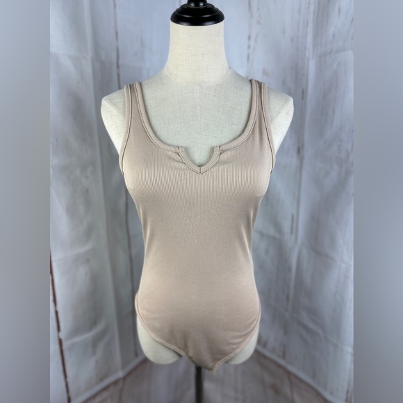Women’s Sleeveless Bodysuit Beige V Neck Size M - Picture 1 of 4